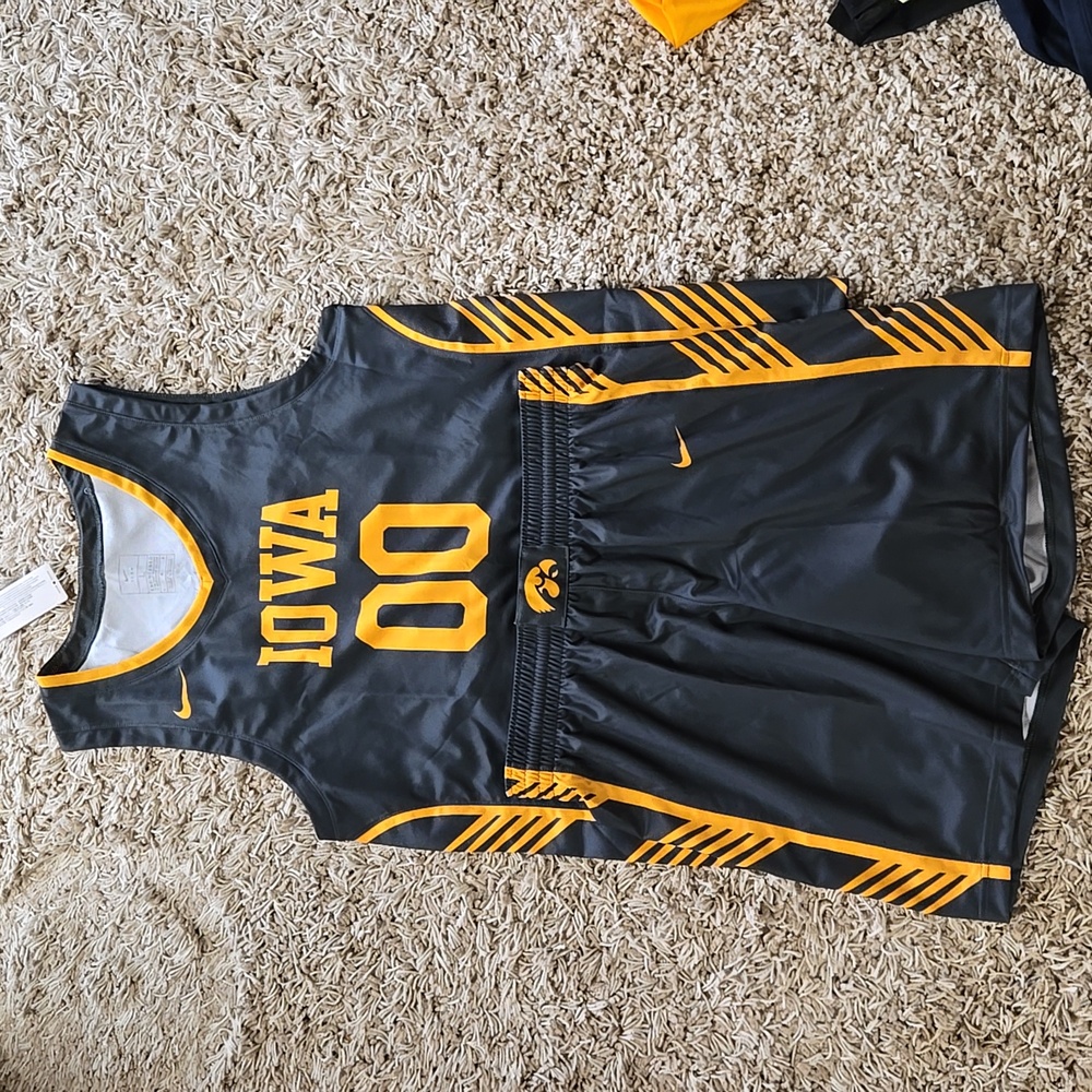 Mens Iowa Hawkeyes Basketball Uniform